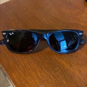 Ray-Ban New Wayfarer Classic RB2132
